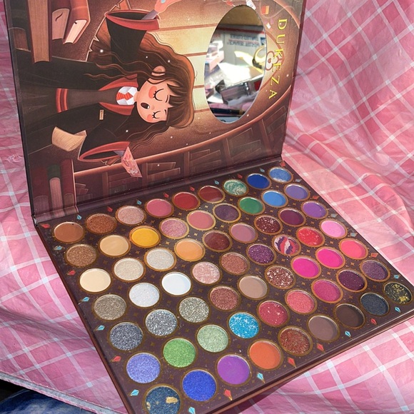 🎈SALE🎈🎀#50.MAKEUP XXL63-COLOR EYESHADOW PALETTE🎀 - Picture 1 of 10